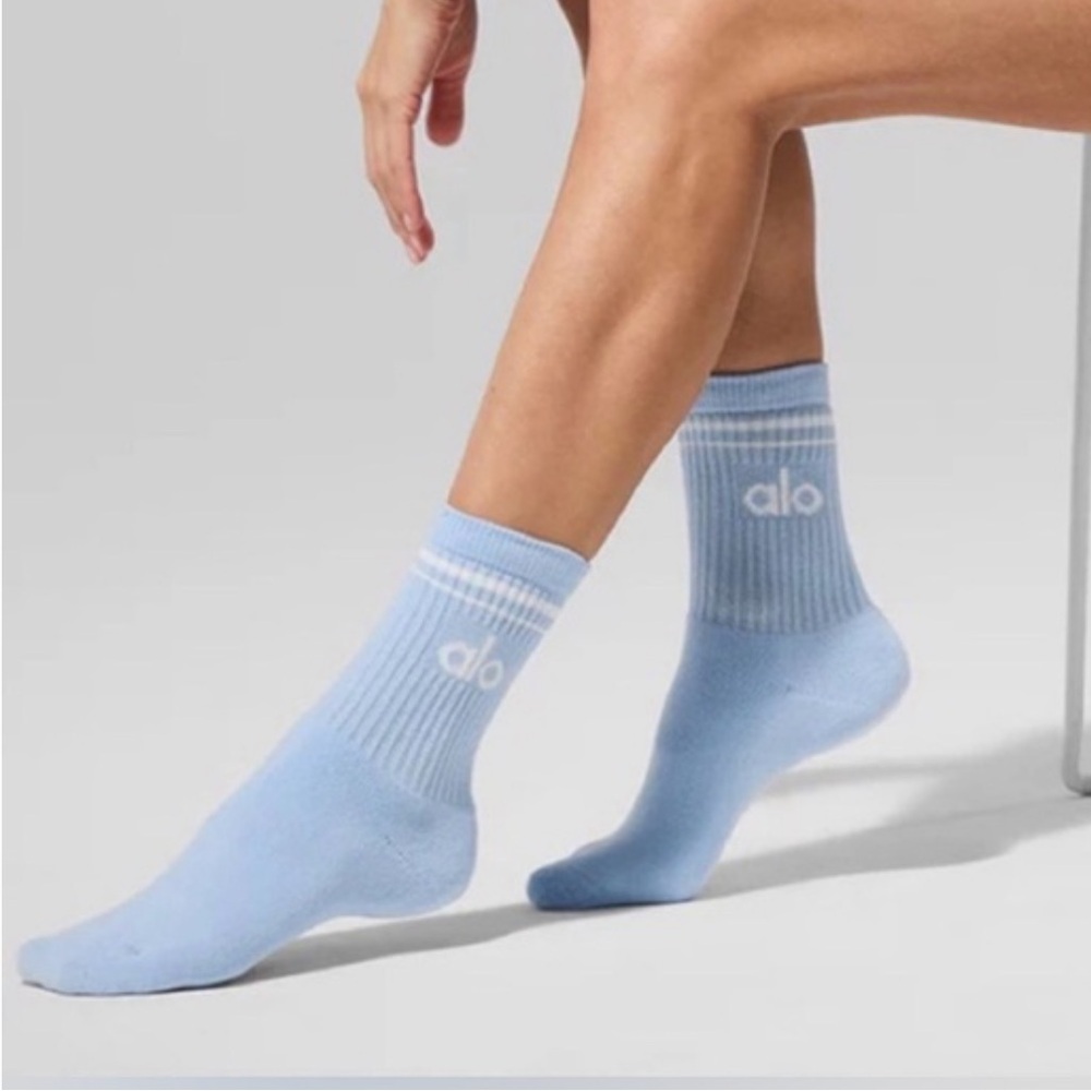 NWT alo Unisex Half-Crew Throwback Sock seashell blue size M sold out W8.5-11
